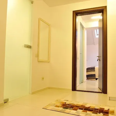 Chambers'n Charm Boutique 4*