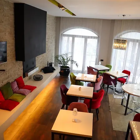 Chambers'n Charm Boutique Bed and Breakfast 4*