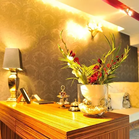 Bed and Breakfast Chambers'n Charm Boutique