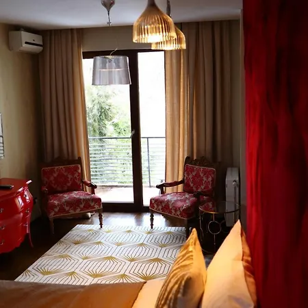 Chambers'n Charm Boutique 4*