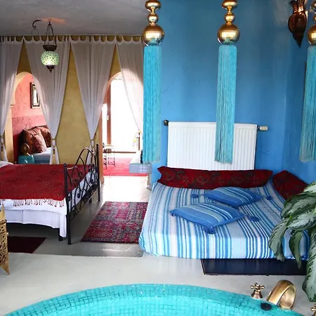 Chambers'n Charm Boutique 4*