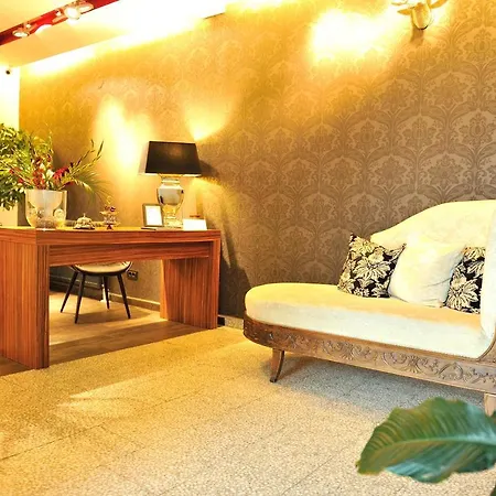 Chambers'n Charm Boutique Bed & Breakfast 4*