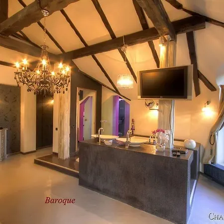 Chambers'n Charm Boutique Bed and Breakfast 4*