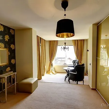Chambers'n Charm Boutique 4* Брашов