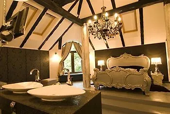 Chambers'n Charm Boutique 4*
