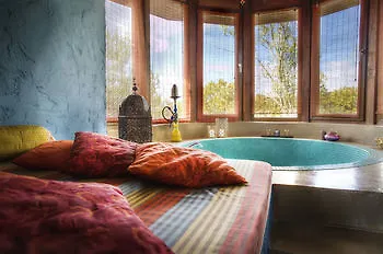 Chambers'n Charm Boutique Bed & Breakfast 4*
