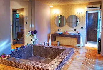 Chambers'n Charm Boutique