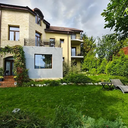 Chambers'n Charm Boutique Bed and Breakfast 4*