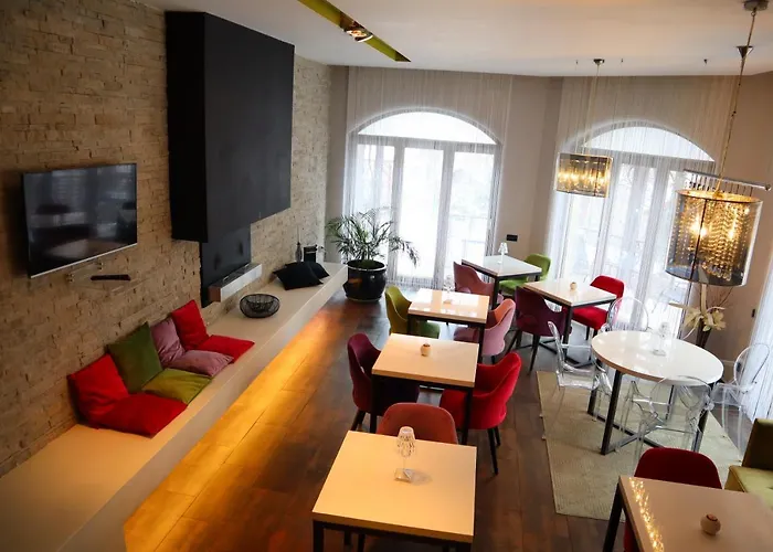 Chambers'n Charm Boutique Bed & Breakfast 4*