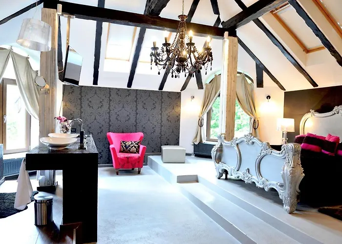 Chambers'n Charm Boutique 4*