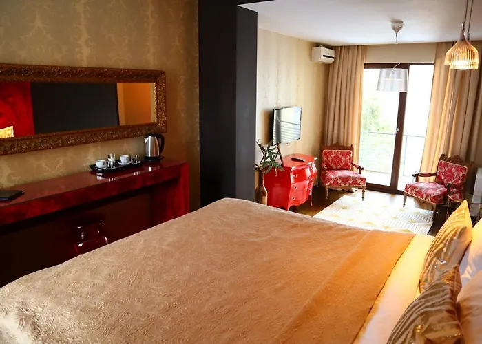 Chambers'n Charm Boutique