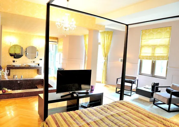 Chambers'n Charm Boutique