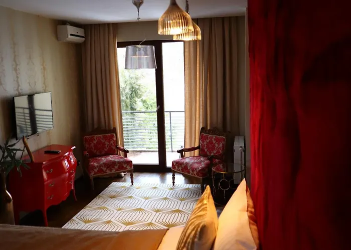 Chambers'n Charm Boutique 4*