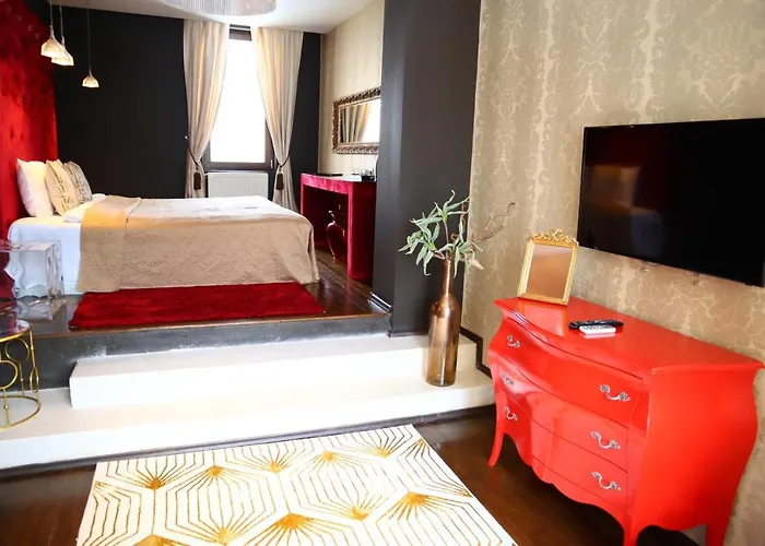 ベッド・アンド・ブレックファスト Chambers'n Charm Boutique 4*