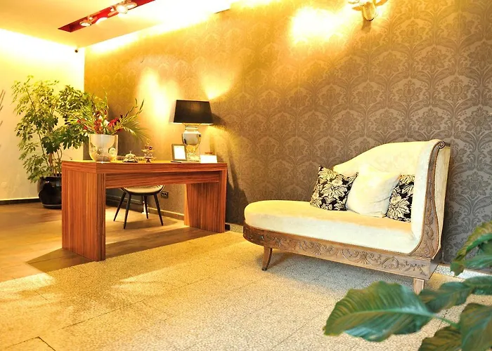 Chambers'n Charm Boutique Bed & Breakfast 4*