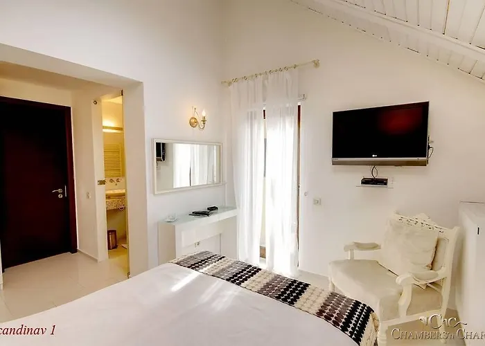 Chambers'n Charm Boutique