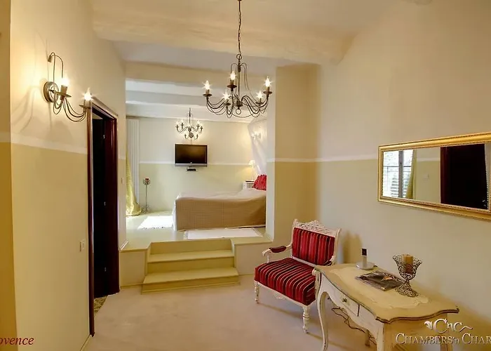 Chambers'n Charm Boutique 4*