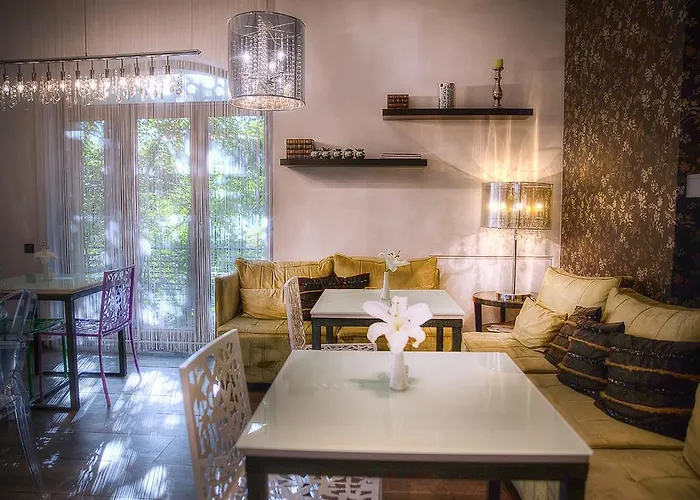 Chambers'n Charm Boutique