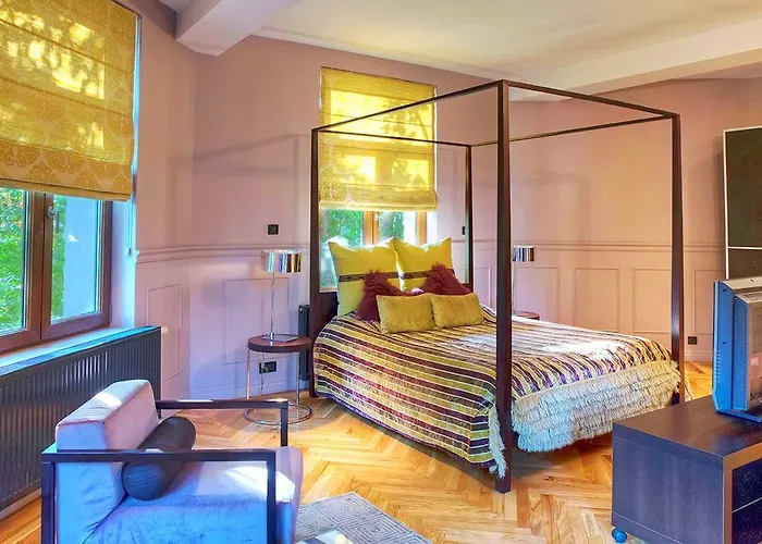 Chambers'n Charm Boutique