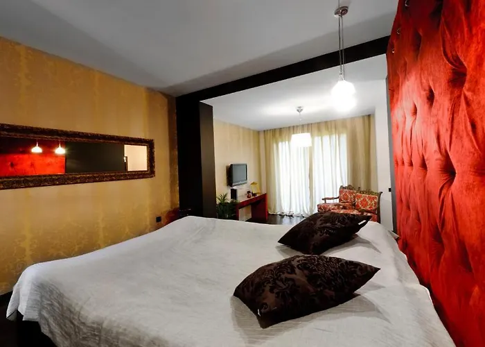 Chambers'n Charm Boutique