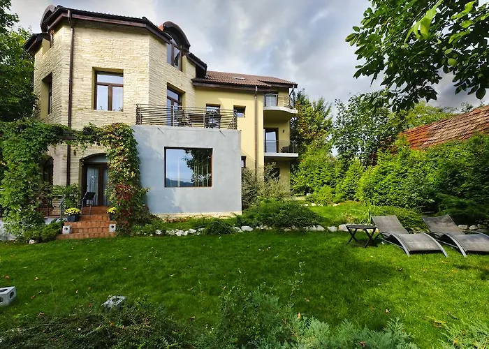 Chambers'n Charm Boutique Bed & Breakfast 4*